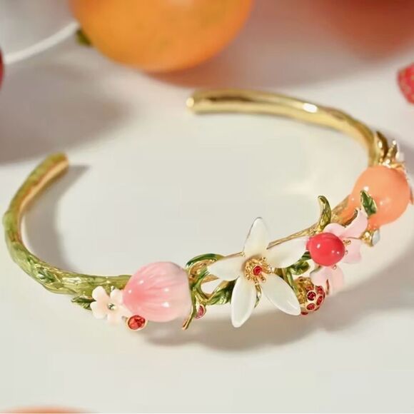 🌺 Betsey Johnson Floral Gold Bracelet with Hand painted accents 🌺 - Picture 7 of 7